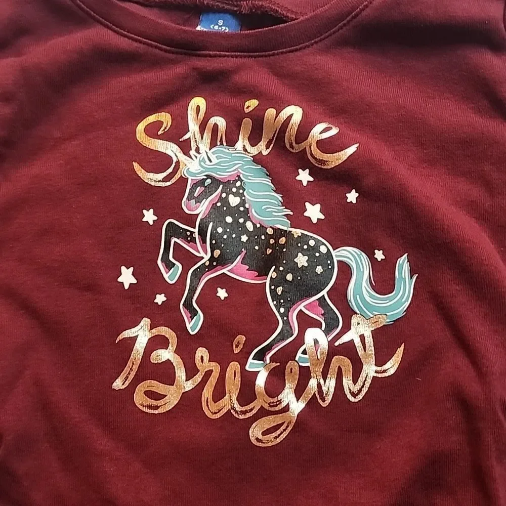 Girls size S 6-7 Old Navy shirt.